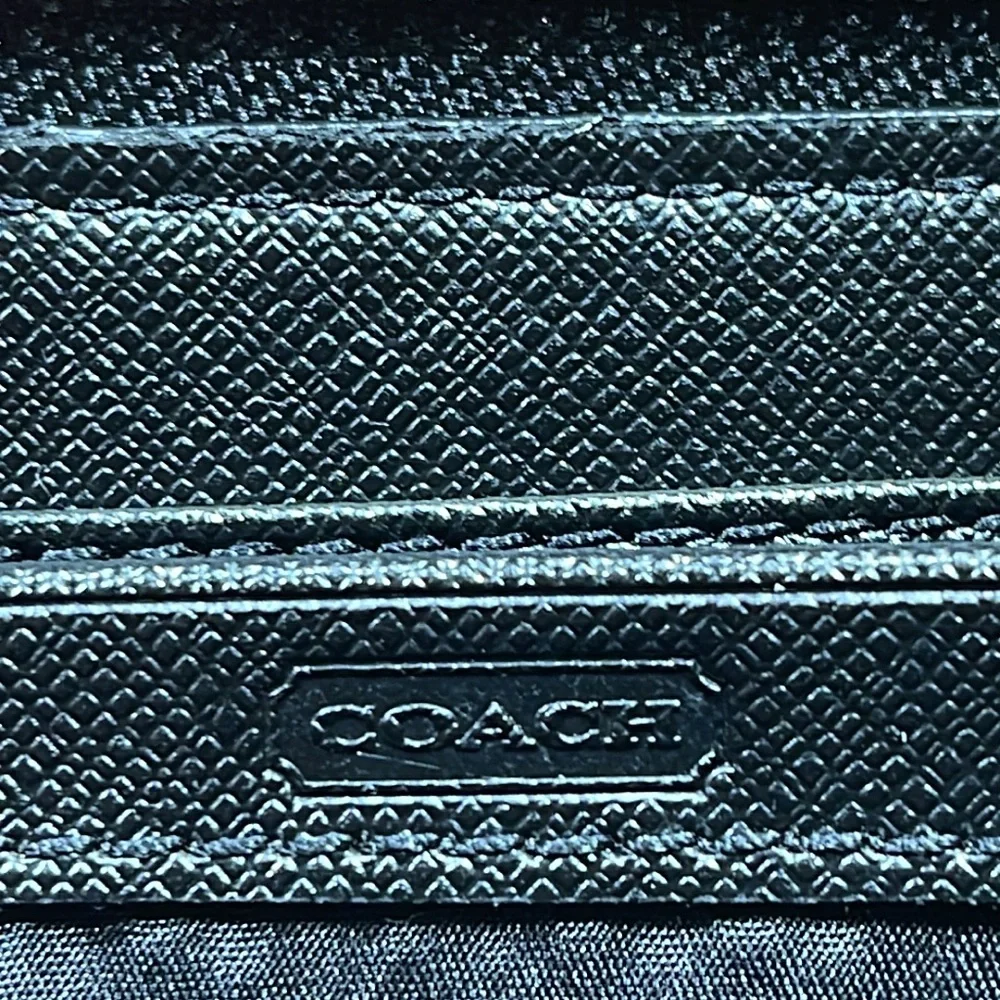 NWT COACH DARCY BOW ACCORDION ZIP WALLET